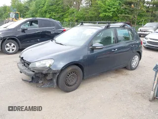 2013 Volkswagen Golf z VIN WVWDA7AJ6DW119673, wystawiony jako IAAI lot #42298935 z przebiegiem 165 674 mil mil oraz . Historia ofert i sprzedaży dostępna na DreamBid. Obrazek 2.