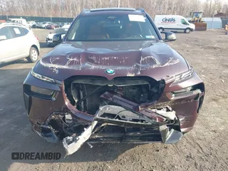 2023 BMW X7 M60i z VIN 5UX33EM03P9R02884, wystawiony jako IAAI lot #41879035 z przebiegiem 45 466 mil mil oraz . Historia ofert i sprzedaży dostępna na DreamBid. Obrazek 6.