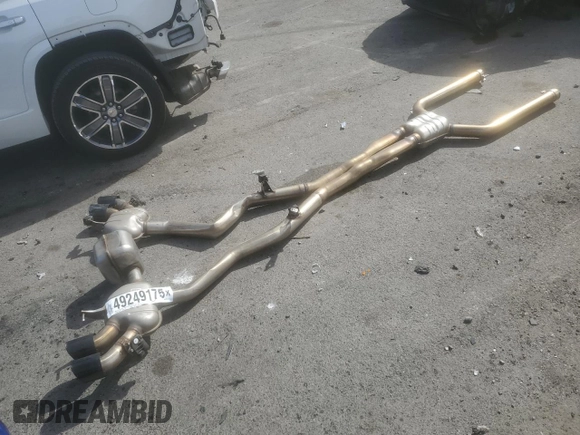 2024 BMW M8 Competition z VIN WBSDZ0C04RCR21242, wystawiony jako Copart lot #49249175 z przebiegiem 5 071 mil mil oraz Szkoda całkowita • Salvage title. Historia ofert i sprzedaży dostępna na DreamBid. Obrazek 10.