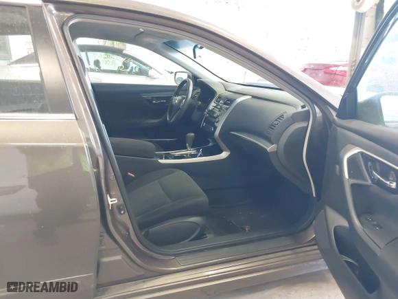 2013 Nissan Altima 2.5 SL with VIN 1N4AL3AP8DC922082, listed as a IAAI auction lot 42051434 with 122,907 mi miles. Bid and sale history available at carsss.com. Image 5.