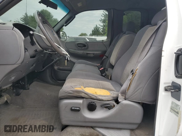 2003 Ford F-150 XL z VIN 2FTRX18L93CA55860, wystawiony jako Copart lot #57402295 z przebiegiem 312 879 mil mil oraz Szkoda całkowita • Salvage title. Historia ofert i sprzedaży dostępna na DreamBid. Obrazek 7.