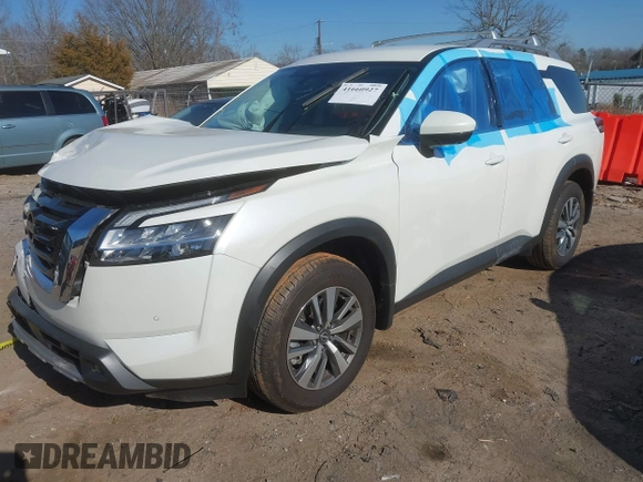 2024 Nissan Pathfinder SL z VIN 5N1DR3CC7RC310071, wystawiony jako IAAI lot #41660927 z przebiegiem 3 427 mil mil oraz . Historia ofert i sprzedaży dostępna na DreamBid. Obrazek 2.