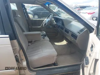 1996 Oldsmobile Cutlass Ciera 1SA VX5 z VIN 1G3AJ55MXT6328733, wystawiony jako IAAI lot #41972783 z przebiegiem 182 525 mil mil oraz . Historia ofert i sprzedaży dostępna na DreamBid. Obrazek 5.