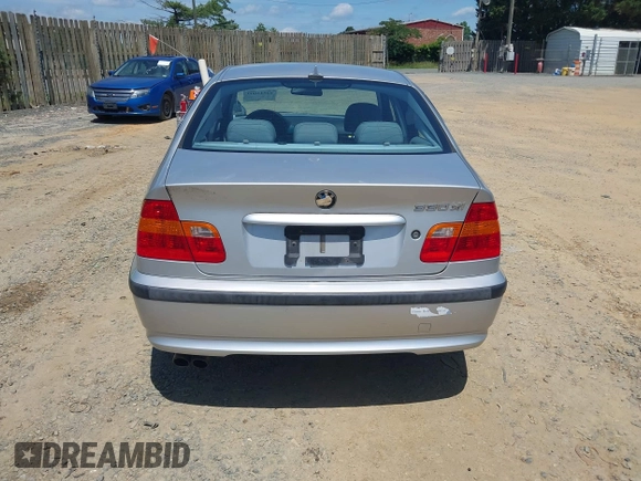 2005 BMW 3 Series 330xi с VIN WBAEW53405PN37317, выставлен на аукционе IAAI как лот 42544009 с пробегом 111 964 миль миль и . История ставок и продаж доступна на DreamBid. Изображение 16.