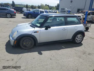 2005 MINI Cooper Hardtop with VIN WMWRC33405TJ64270, listed as a Copart auction lot 52730515 with 99,702 mi miles and Salvage Title. Bid and sale history available at carsss.com. Image 1.