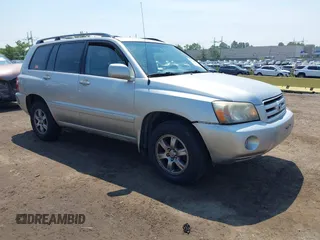 2005 Toyota Highlander z VIN JTEEP21A050135194, wystawiony jako IAAI lot #42498879 z przebiegiem 196 608 mil mil oraz . Historia ofert i sprzedaży dostępna na DreamBid. Obrazek 1.