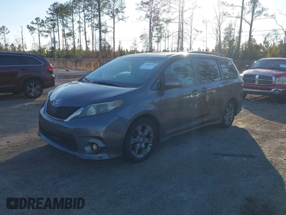 2012 Toyota Sienna SE with VIN 5TDXK3DC9CS189005, listed as a IAAI auction lot 41482337 with 267,618 mi miles. Bid and sale history available at carsss.com. Image 17.