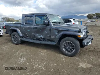 2022 Jeep Gladiator Overland with VIN 1C6HJTFG2NL154325, listed as a Copart auction lot 42418385 with 32,439 mi miles and Salvage title. Bid and sale history available at DreamBid. Image 4.