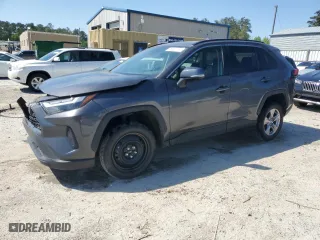 2022 Toyota RAV4 XLE with VIN 2T3W1RFVXNW201440, listed as a Copart auction lot 52416825 with 84,514 mi miles and Clean Title. Bid and sale history available at carsss.com. Image 1.