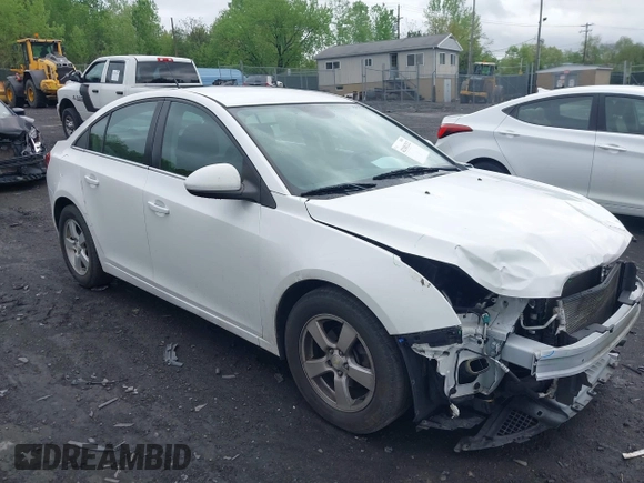 2014 Chevrolet Cruze 1LT z VIN 1G1PC5SBXE7435942, wystawiony jako IAAI lot #42181212 z przebiegiem 113 476 mil mil oraz . Historia ofert i sprzedaży dostępna na DreamBid. Obrazek 1.