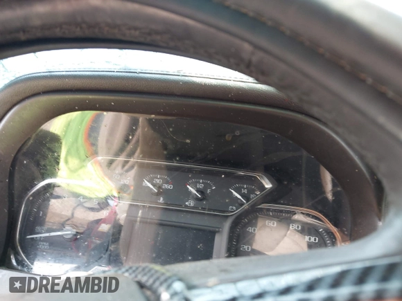 2019 GMC Sierra 1500 SLT z VIN 1GTU9DED2KZ210981, wystawiony jako IAAI lot #42315099 z przebiegiem Nie podano mil oraz . Historia ofert i sprzedaży dostępna na DreamBid. Obrazek 7.