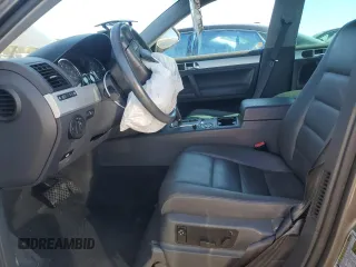 2009 Volkswagen Touareg VR6 с VIN WVGBE77L79D012196, выставлен на аукционе Copart как лот 52022545 с пробегом Не указан миль и Списание • Salvage title. История ставок и продаж доступна на DreamBid. Изображение 7.