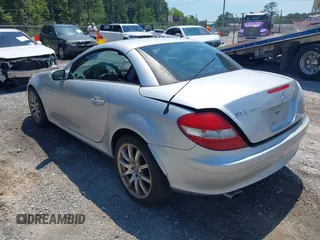 2005 Mercedes-Benz SLK 230/320 z VIN WDBWK56F55F049419, wystawiony jako IAAI lot #42258163 z przebiegiem 36 803 mil mil oraz . Historia ofert i sprzedaży dostępna na DreamBid. Obrazek 3.