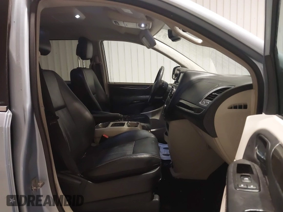 2013 Chrysler Town & Country Touring with VIN 2C4RC1BG8DR689862, listed as a IAAI auction lot 41082531 with 181,447 mi miles. Bid and sale history available at carsss.com. Image 5.