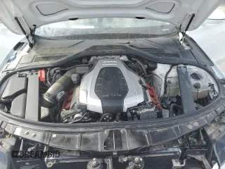 2017 Audi A8 z VIN WAU44AFD2HN009512, wystawiony jako Copart lot #50818385 z przebiegiem 44 175 mil mil oraz Szkoda całkowita • Salvage title. Historia ofert i sprzedaży dostępna na DreamBid. Obrazek 11.