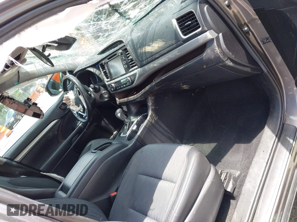 2019 Toyota Highlander LE with VIN 5TDBZRFH5KS722354, listed as a IAAI auction lot 42252775 with 97,141 mi miles and . Bid and sale history available at DreamBid. Image 5.