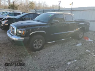 2005 Dodge Dakota SLT z VIN 1D7HW48K05S142669, wystawiony jako Copart lot #82400734 z przebiegiem 175 829 mil mil oraz Szkoda całkowita • Salvage title. Historia ofert i sprzedaży dostępna na DreamBid. Obrazek 1.