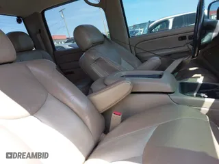 2005 Chevrolet Silverado 1500 LS with VIN 2GCEK13TX51227445, listed as a IAAI auction lot 41953780 with 231,860 mi miles. Bid and sale history available at carsss.com. Image 5.