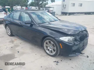 2013 BMW 5 Series 528i xDrive z VIN WBAXH5C57DD111765, wystawiony jako IAAI lot #42293035 z przebiegiem 118 786 mil mil oraz . Historia ofert i sprzedaży dostępna na DreamBid. Obrazek 1.