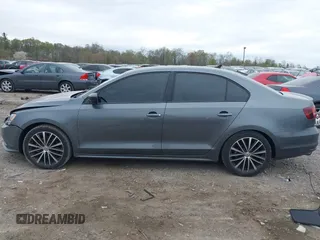 2016 Volkswagen Jetta Sport z VIN 3VWD17AJ2GM399335, wystawiony jako IAAI lot #42077435 z przebiegiem 92 284 mil mil oraz . Historia ofert i sprzedaży dostępna na DreamBid. Obrazek 14.