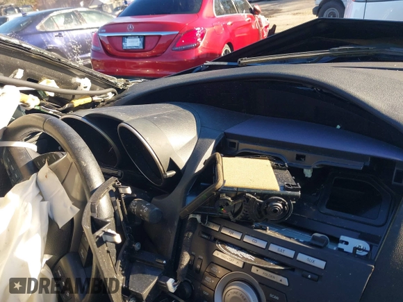 2011 Mazda 3 S Grand Touring z VIN JM1BL1M53B1446264, wystawiony jako IAAI lot #41059576 z przebiegiem Nie podano mil oraz . Historia ofert i sprzedaży dostępna na DreamBid. Obrazek 7.