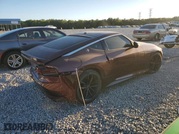 2023 Nissan Z Performance z VIN JN1BZ4BH8PM311058, wystawiony jako Copart lot #74943134 z przebiegiem 26 419 mil mil oraz Czysty tytuł • Clean title. Historia ofert i sprzedaży dostępna na DreamBid. Obrazek 3.