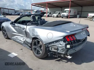 2024 Ford Mustang EcoBoost z VIN 1FAGP8UH4R5125341, wystawiony jako IAAI lot #42576486 z przebiegiem 28 145 mil mil oraz . Historia ofert i sprzedaży dostępna na DreamBid. Obrazek 3.