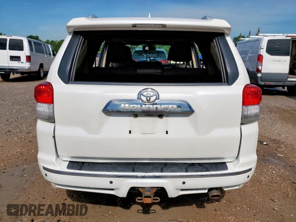 2011 Toyota 4Runner SR5 z VIN JTEZU5JR0B5027058, wystawiony jako Copart lot #58323505 z przebiegiem Nie podano mil oraz Szkoda całkowita • Salvage title. Historia ofert i sprzedaży dostępna na DreamBid. Obrazek 6.