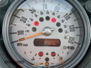 2005 MINI Hardtop S z VIN WMWRE33435TG95329, wystawiony jako Copart lot #56890015 z przebiegiem 47 985 mil mil oraz Czysty tytuł • Clean title. Historia ofert i sprzedaży dostępna na DreamBid. Obrazek 9.