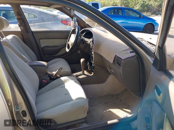 1994 Toyota Camry LE with VIN 4T1SK12E9RU351895, listed as a IAAI auction lot 41239573 with 184,866 mi miles. Bid and sale history available at carsss.com. Image 5.