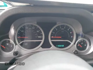 2008 Jeep Wrangler Unlimited Sahara с VIN 1J4GA59138L505460, выставлен на аукционе IAAI как лот 41846611 с пробегом 116 658 миль миль и . История ставок и продаж доступна на DreamBid. Изображение 15.