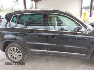 2016 Volkswagen Tiguan R-Line с VIN WVGAV7AX6GW587270, выставлен на аукционе IAAI как лот 42733875 с пробегом Не указан миль и . История ставок и продаж доступна на DreamBid. Изображение 13.