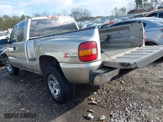 2001 Chevrolet Silverado 1500 LT with VIN 1GCEK19T31Z137434, listed as a IAAI auction lot 41592047 with 246,705 mi miles. Bid and sale history available at carsss.com. Image 3.