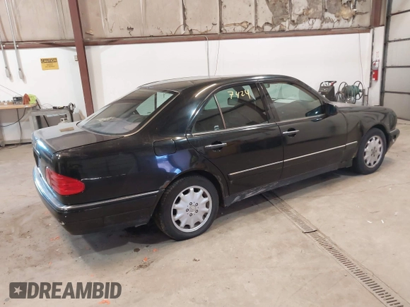1998 Mercedes-Benz E-Class with VIN WDBJF65F7WA617755, listed as a IAAI auction lot 41737424 with 113,068 mi miles. Bid and sale history available at carsss.com. Image 4.