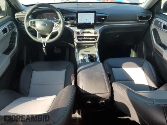 2024 Ford Explorer XLT z VIN 1FMSK7DH4RGA55689, wystawiony jako Copart lot #50500075 z przebiegiem 11 170 mil mil oraz Szkoda całkowita • Salvage title. Historia ofert i sprzedaży dostępna na DreamBid. Obrazek 8.