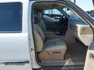 2005 GMC Yukon SLT z VIN 1GKEC13TX5R276234, wystawiony jako IAAI lot #42127846 z przebiegiem 210 802 mil mil oraz . Historia ofert i sprzedaży dostępna na DreamBid. Obrazek 5.