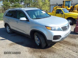2013 Kia Sorento LX with VIN 5XYKTDA2XDG423935, listed as a IAAI auction lot 42108925 with 139,898 mi miles. Bid and sale history available at carsss.com. Image 1.