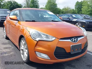 2013 Hyundai Veloster w/Black Int z VIN KMHTC6AD4DU169568, wystawiony jako IAAI lot #42483730 z przebiegiem 214 625 mil mil oraz . Historia ofert i sprzedaży dostępna na DreamBid. Obrazek 1.