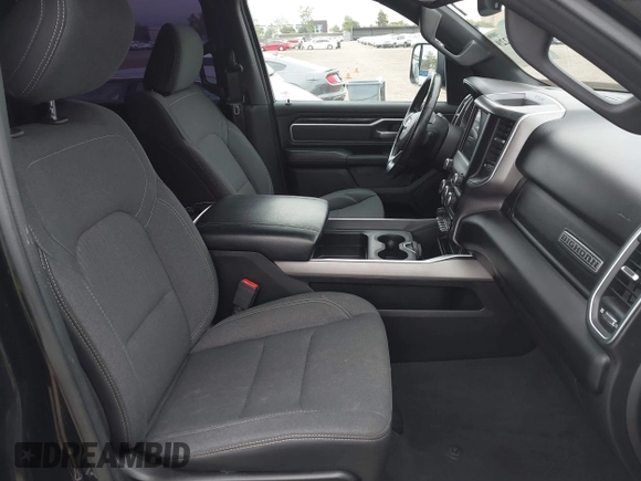 2019 Ram 1500 Big Horn z VIN 1C6RREFT4KN769609, wystawiony jako IAAI lot #42401229 z przebiegiem 46 049 mil mil oraz . Historia ofert i sprzedaży dostępna na DreamBid. Obrazek 5.