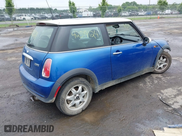 2006 MINI Hardtop with VIN WMWRC33516TK18735, listed as a IAAI auction lot 42519124 with 135,976 mi miles and . Bid and sale history available at DreamBid. Image 4.
