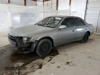 1997 Toyota Camry LE z VIN 4T1BG22K2VU087152, wystawiony jako Copart lot #54049895 z przebiegiem 229 520 mil mil oraz Szkoda całkowita • Salvage title. Historia ofert i sprzedaży dostępna na DreamBid. Obrazek 1.