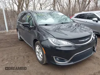 2017 Chrysler Pacifica Touring L Plus with VIN 2C4RC1EG7HR763788, listed as a IAAI auction lot 41542917 with 122,164 mi miles and . Bid and sale history available at DreamBid. Image 1.