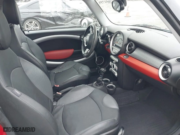 2009 MINI Cooper Hardtop S with VIN WMWMF73549TW87458, listed as a IAAI auction lot 42051759 with 135,309 mi miles. Bid and sale history available at carsss.com. Image 5.