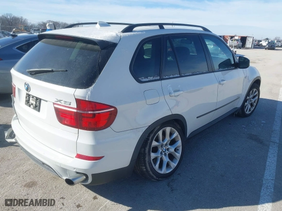 2011 BMW X5 35i with VIN 5UXZV4C57BL406526, listed as a IAAI auction lot 41580453 with 0 mi miles. Bid and sale history available at carsss.com. Image 4.
