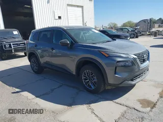 2023 Nissan Rogue S z VIN 5N1BT3ABXPC899567, wystawiony jako IAAI lot #41877834 z przebiegiem 30 599 mil mil oraz . Historia ofert i sprzedaży dostępna na DreamBid. Obrazek 1.