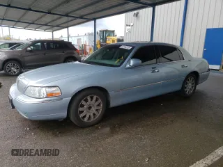 2006 Lincoln Town Car Signature Limited z VIN 1LNHM82W06Y616150, wystawiony jako Copart lot #48248225 z przebiegiem 111 545 mil mil oraz Szkody całkowita. Historia ofert i sprzedaży dostępna na DreamBid. Obrazek 1.