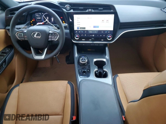 2024 Lexus RZ 300e Premium z VIN JTJABABB2RA000668, wystawiony jako Copart lot #71710714 z przebiegiem 9387 mil mil oraz Szkody całkowita. Historia ofert i sprzedaży dostępna na DreamBid. Obrazek 8.