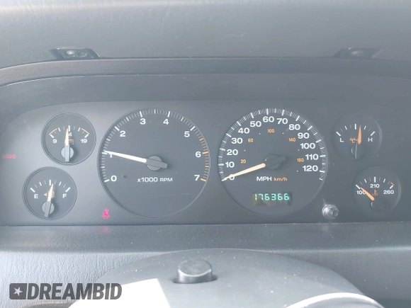 2004 Jeep Grand Cherokee Laredo z VIN 1J4GX48S74C152542, wystawiony jako IAAI lot #42350507 z przebiegiem 176 366 mil mil oraz . Historia ofert i sprzedaży dostępna na DreamBid. Obrazek 7.
