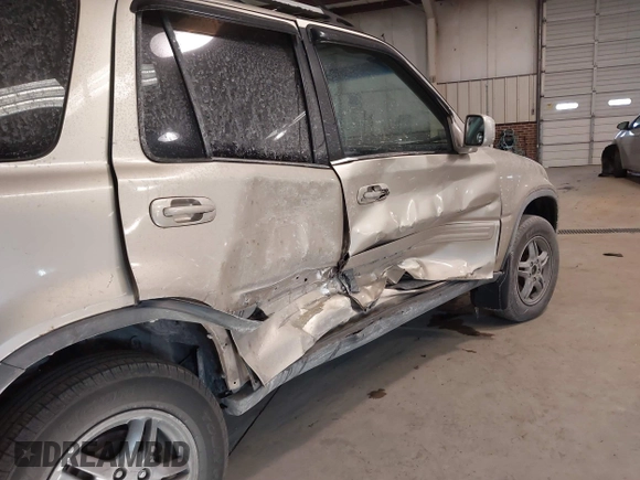 2000 Honda CR-V SE with VIN JHLRD1879YC037127, listed as a IAAI auction lot 41285624 with 246,170 mi miles. Bid and sale history available at carsss.com. Image 6.