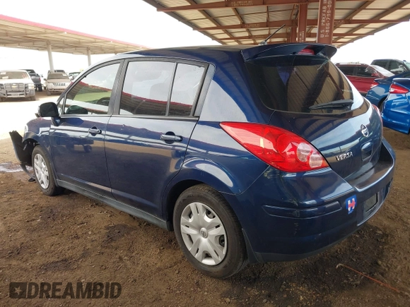 2012 Nissan Versa S z VIN 3N1BC1CPXCK258122, wystawiony jako IAAI lot #42164469 z przebiegiem 64 594 mil mil oraz . Historia ofert i sprzedaży dostępna na DreamBid. Obrazek 3.